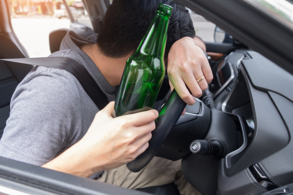 酒駕撞人輕傷逃逸
