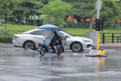 電瓶車闖黃燈被撞誰的責(zé)任，闖黃燈交通事故責(zé)任認(rèn)定
