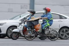 騎電動車逆行被車撞了怎么辦，騎電動車逆行交警怎么處理